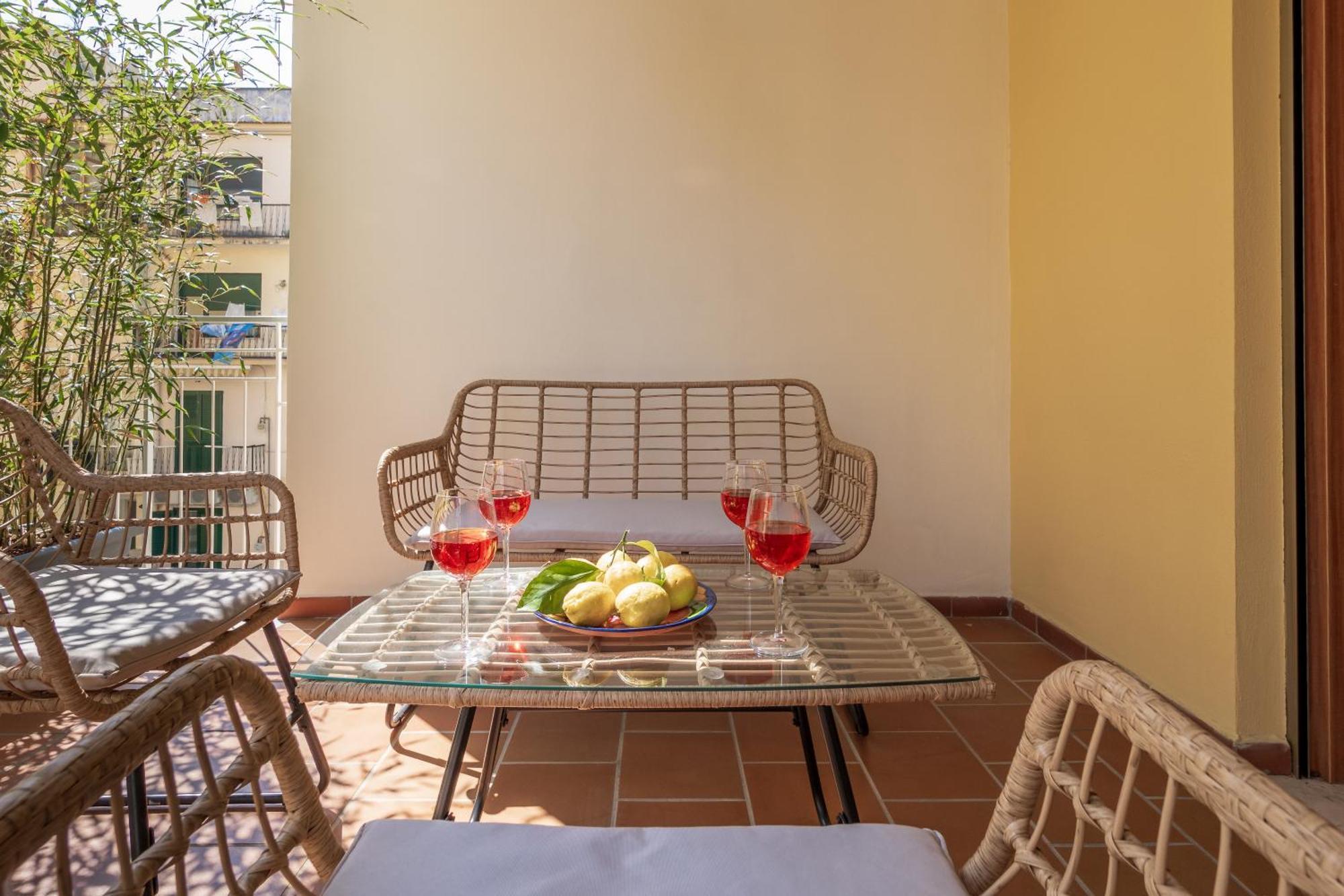 Surya House - Elegant Apartment In Sorrento Eksteriør bilde